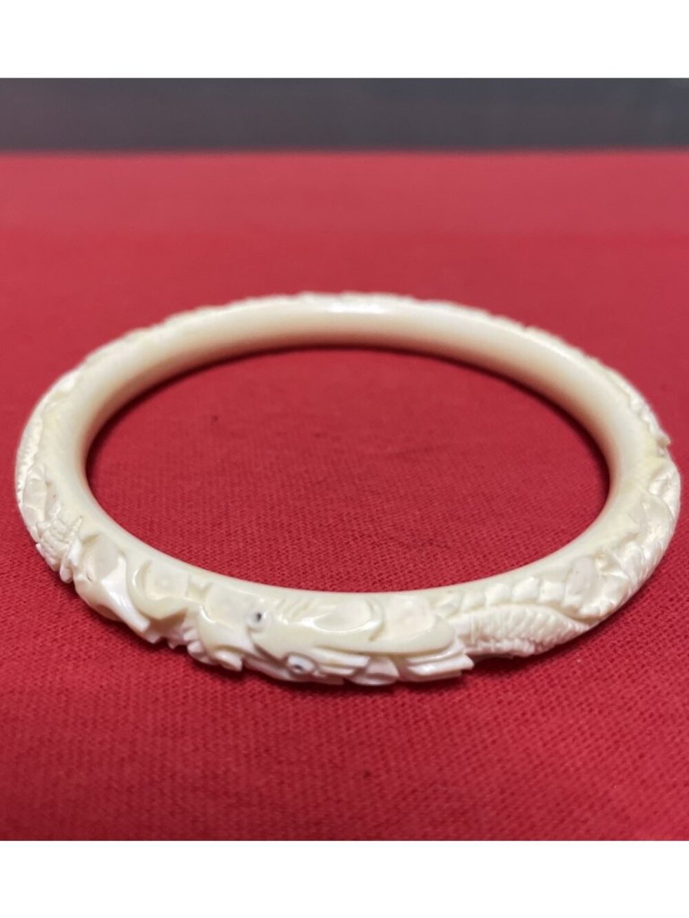 Vintage Resin Carved Ornate Asian Dragon Motif Bangle Bracelet Art Deco